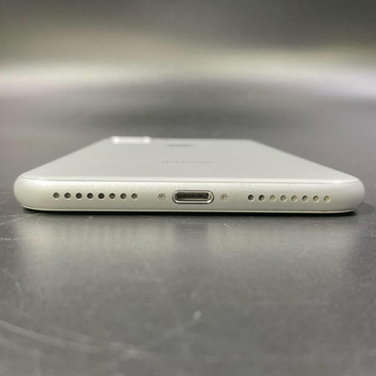 【全額返金保証】【最速発送】Apple iPhone iPhone 8 Plus 64GB シルバー au 白ロム 動作確認済 76%