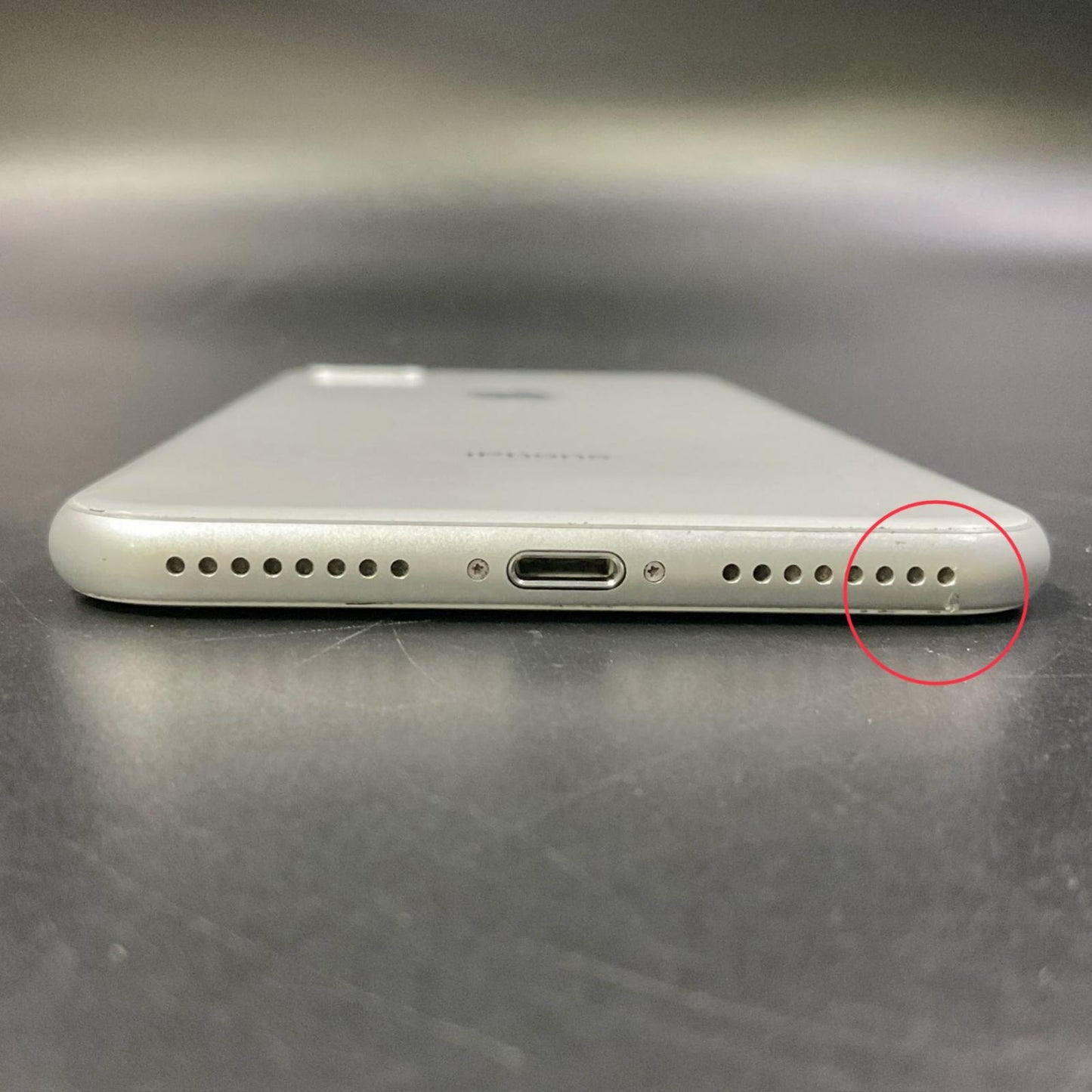 【全額返金保証】【最速発送】Apple iPhone iPhone 8 Plus 64GB シルバー au 白ロム 動作確認済 70%