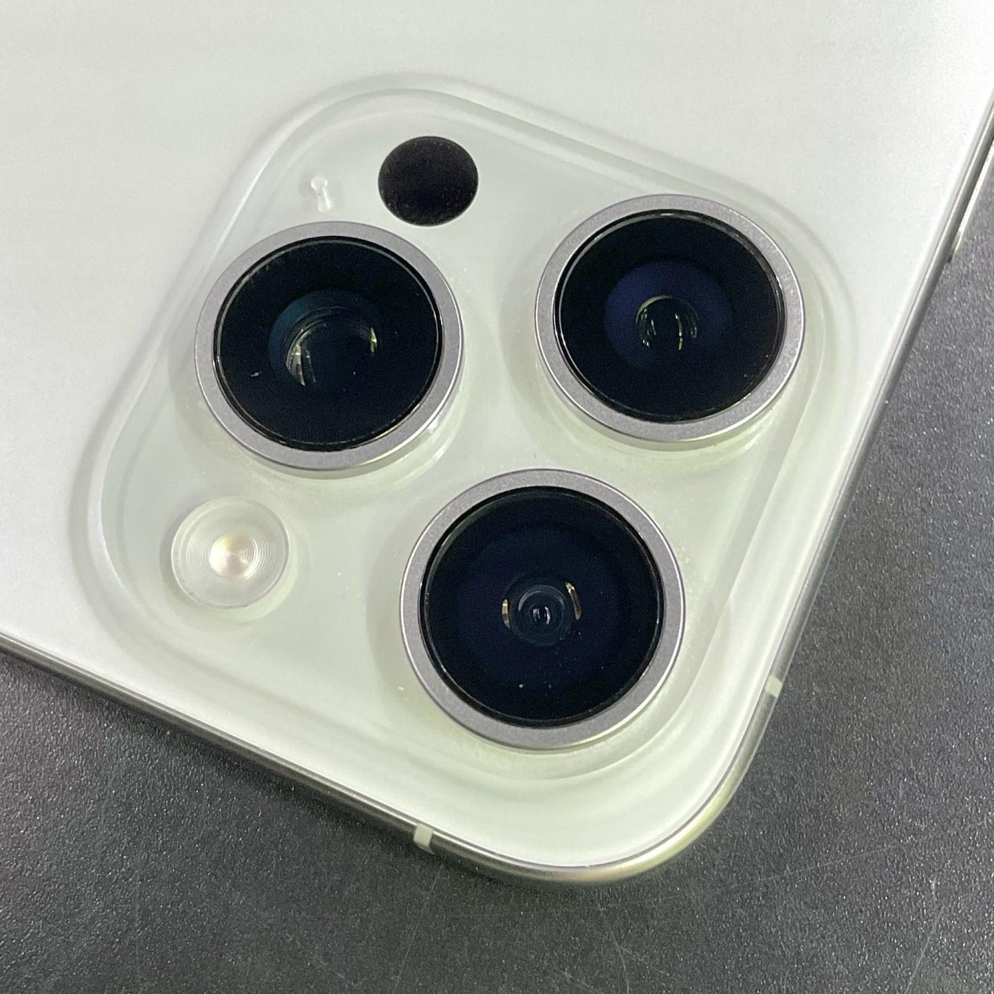 【全額返金保証】【最速発送】Apple iPhone iPhone 15 Pro Max 256GB ホワイトチタニウム SIMフリー 白ロム 美品 動作確認済 85%