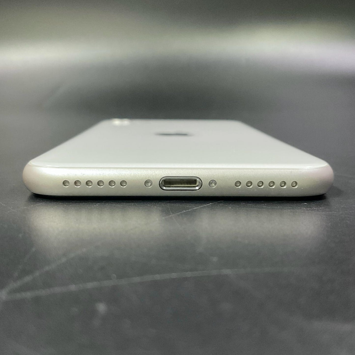 【最速発送】Apple iPhone iPhone SE（第3世代） 64GB スターライト docomo 白ロム【難有】 83%