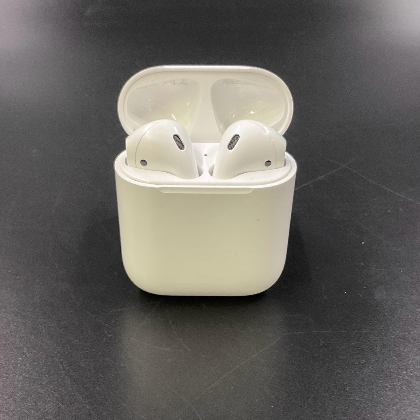 【全額返金保証】【最速発送】Apple AirPods with Charging Case 動作確認済
