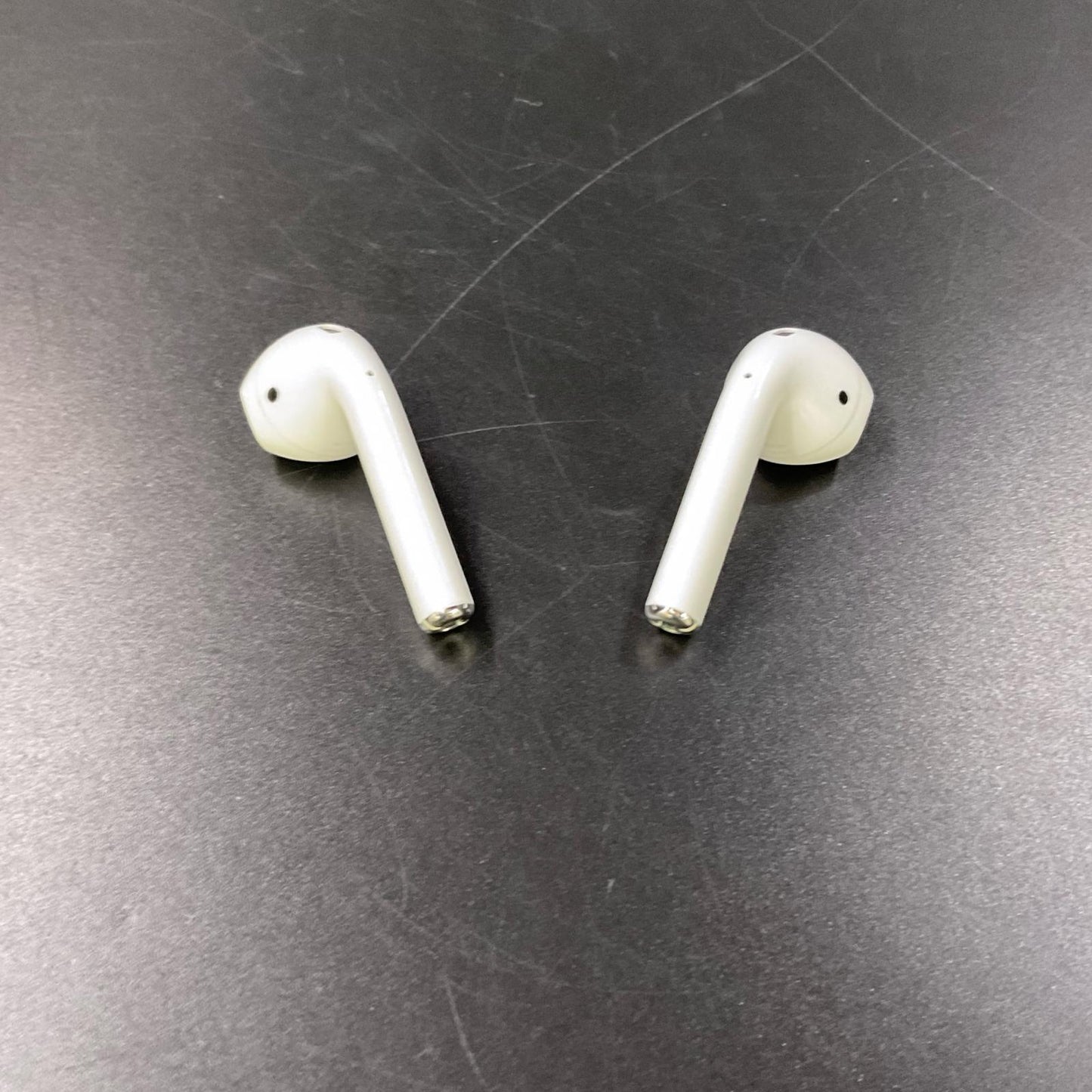 【全額返金保証】【最速発送】Apple AirPods with Charging Case 動作確認済