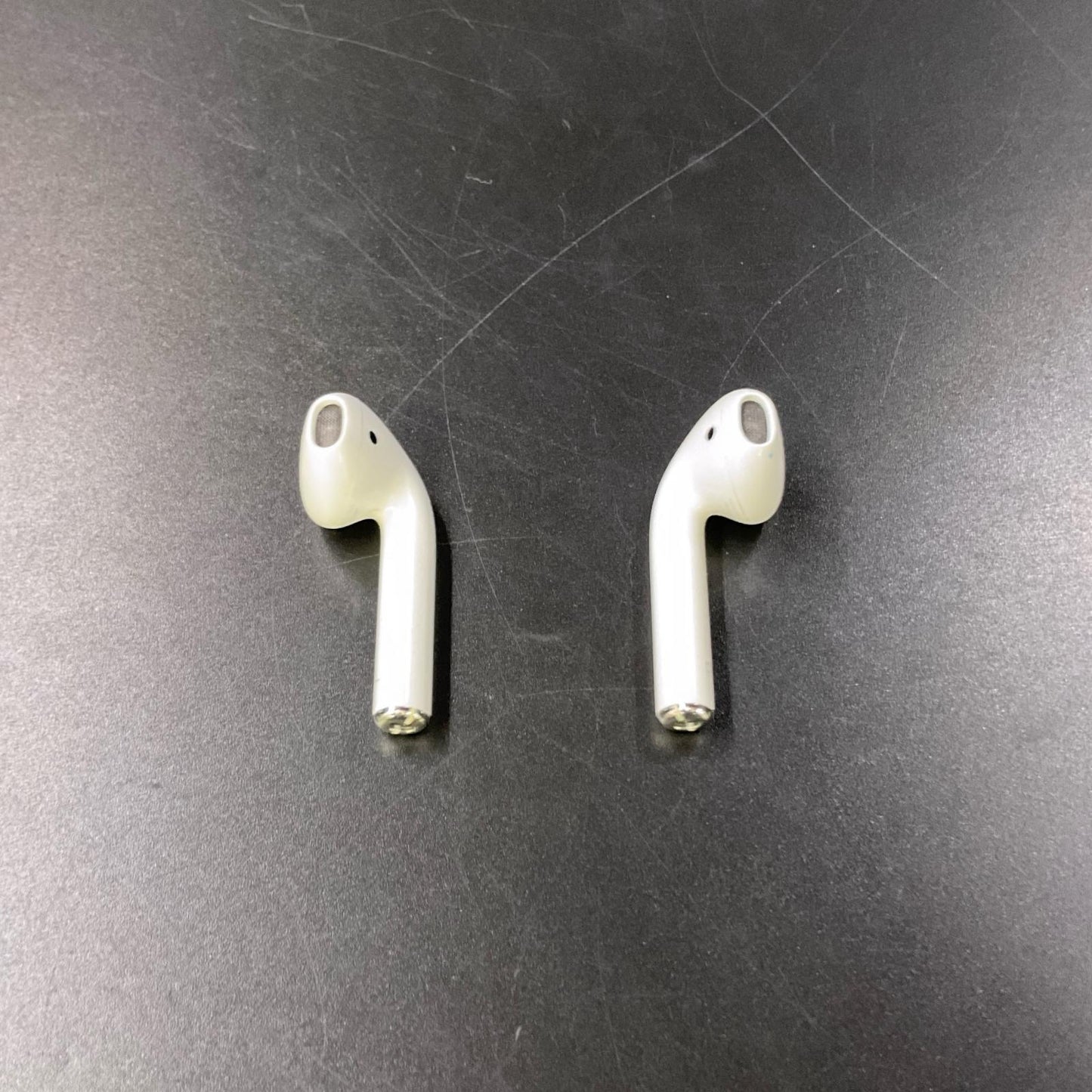 【全額返金保証】【最速発送】Apple AirPods with Charging Case 動作確認済
