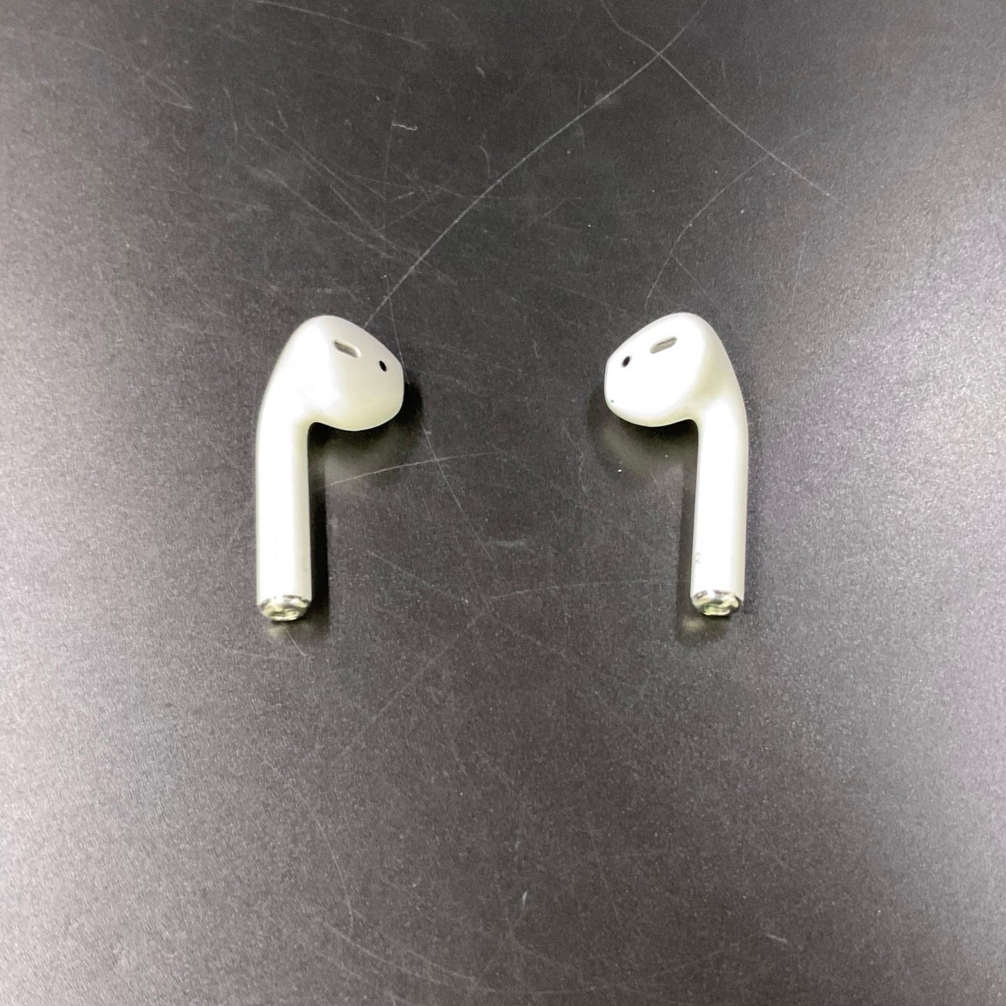 【全額返金保証】【最速発送】Apple AirPods with Charging Case 動作確認済