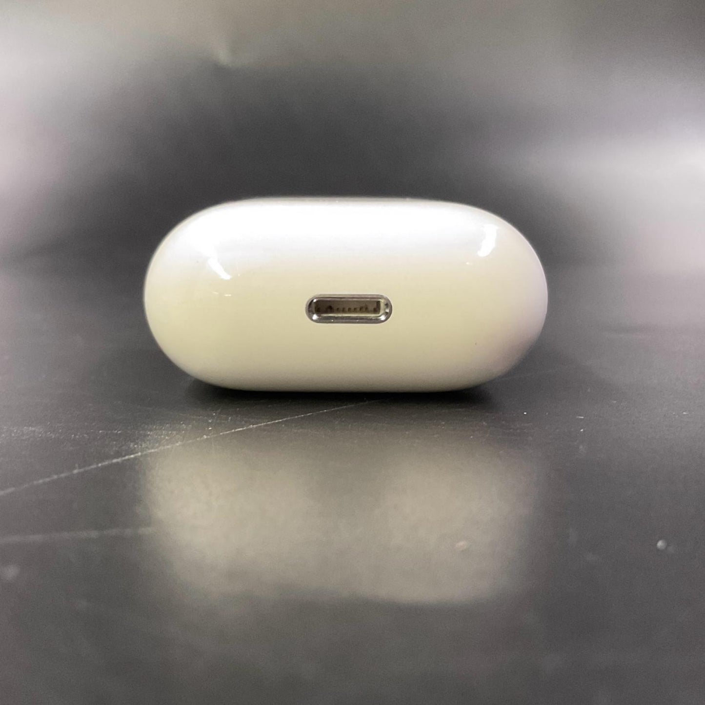【全額返金保証】【最速発送】Apple AirPods with Charging Case 動作確認済
