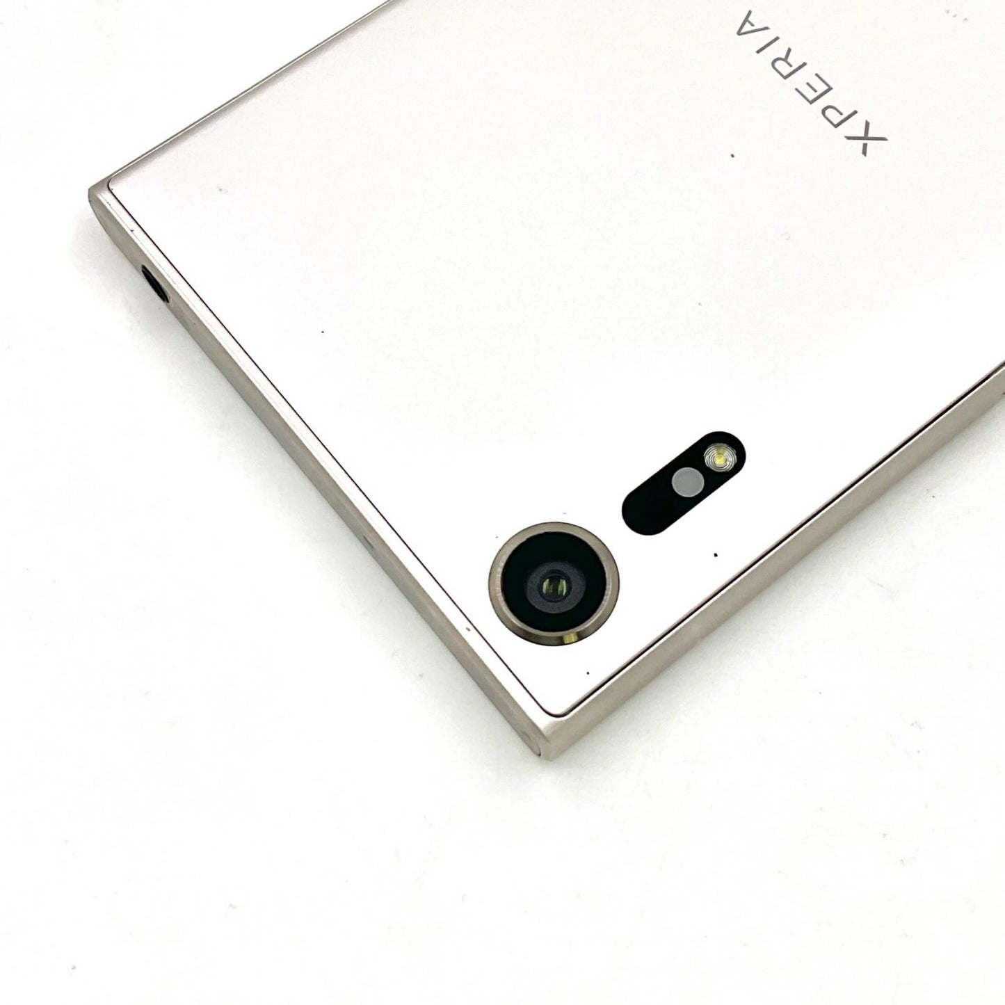 【全額返金保証】【最速発送】Sony Xperia XZs 32GB ウォームシルバー Softbank 602SO 白ロム 動作確認済
