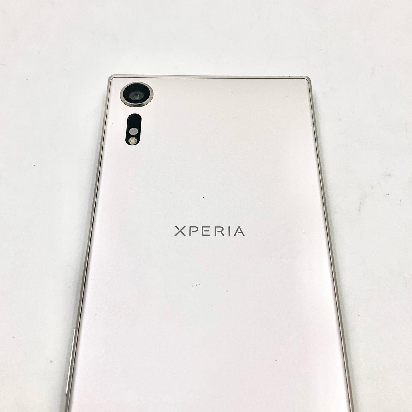 【全額返金保証】【最速発送】Sony Xperia XZs 32GB ウォームシルバー Softbank 602SO 白ロム 動作確認済