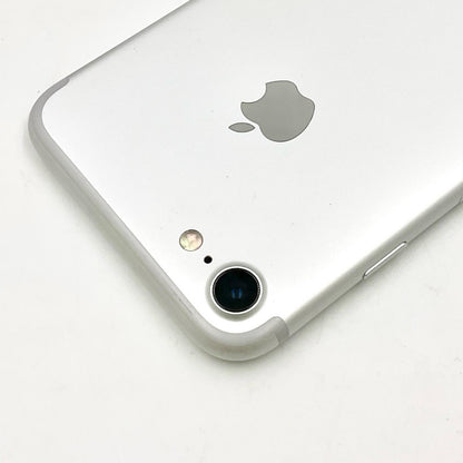 【全額返金保証】【最速発送】Apple iPhone iPhone 7 32GB シルバー au SIMフリー 白ロム 美品 動作確認済 86%