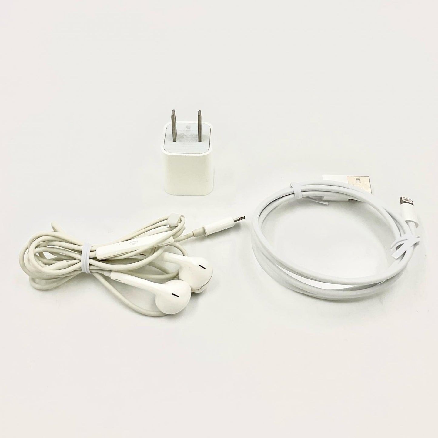 【全額返金保証】【最速発送】Apple iPhone iPhone 7 32GB シルバー au SIMフリー 白ロム 美品 動作確認済 86%
