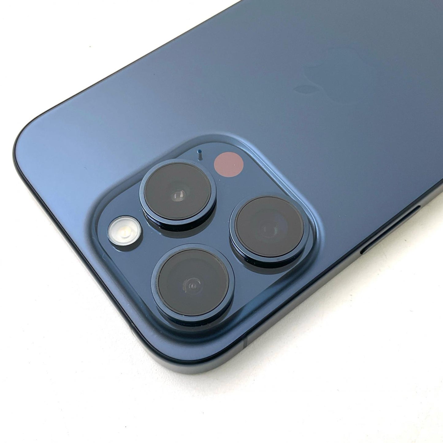 【全額返金保証】【最速発送】Apple iPhone iPhone 15 Pro 256GB ブルーチタニウム docomo SIMフリー 白ロム 美品 動作確認済 87%