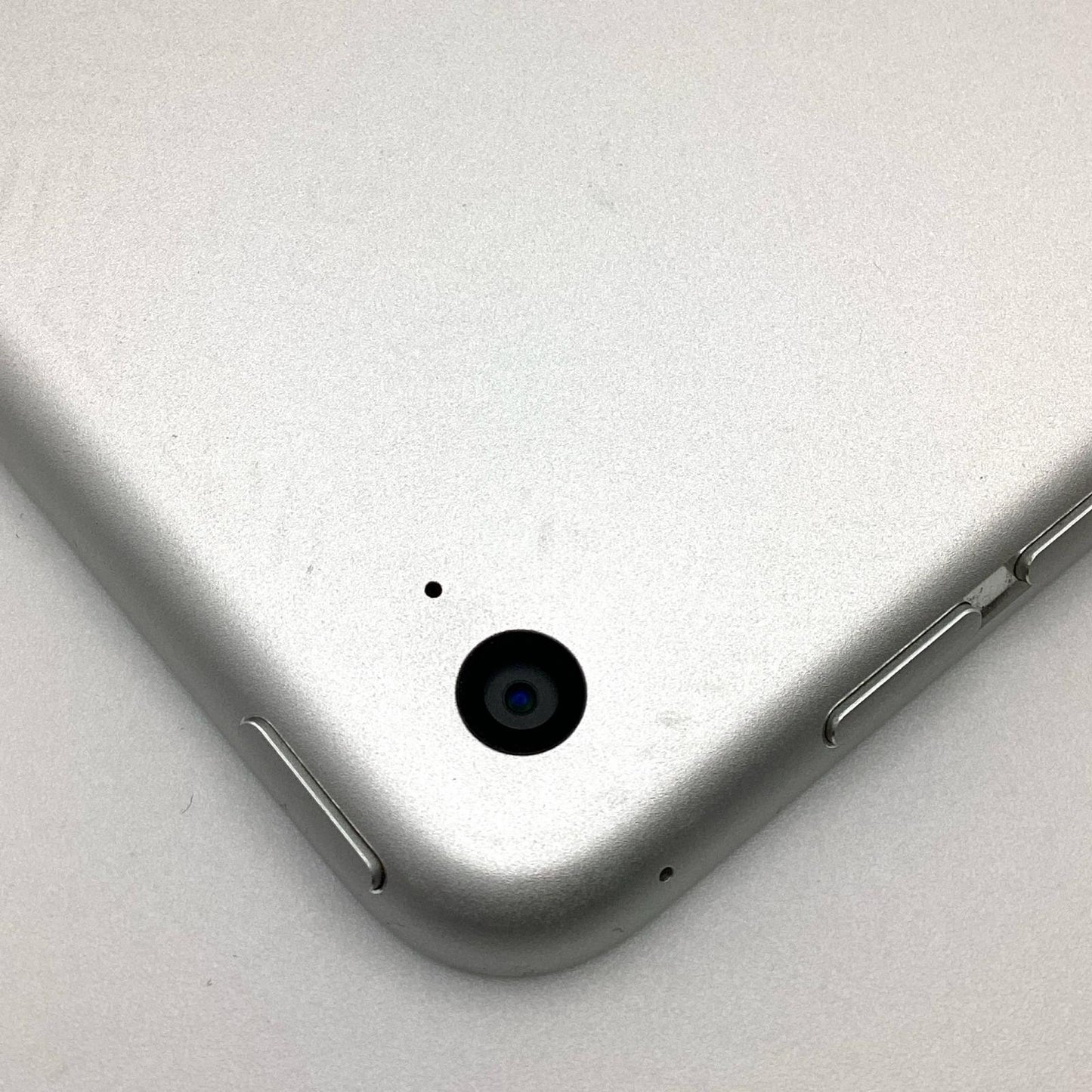 【全額返金保証】【最速発送】Apple iPad mini 7.9インチ 第4世代 16GB シルバー Wi-Fi 動作確認済