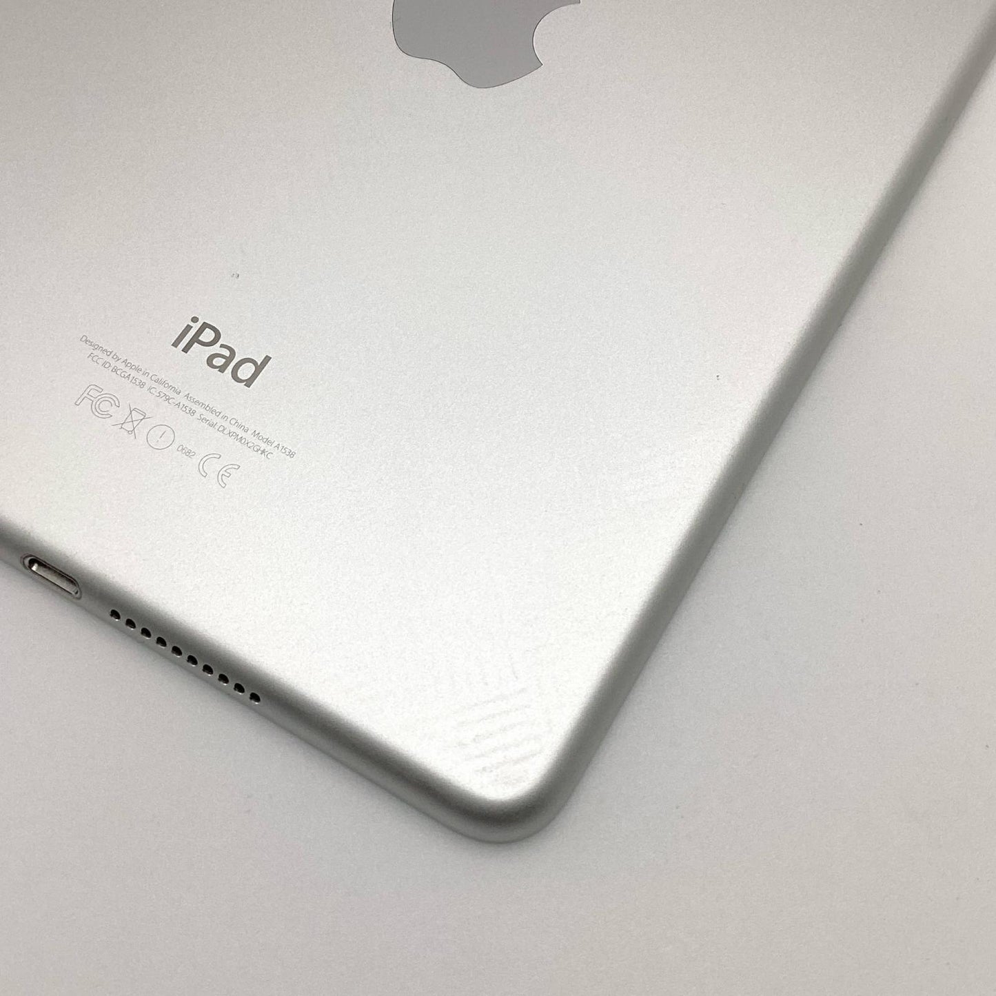 【全額返金保証】【最速発送】Apple iPad mini 7.9インチ 第4世代 16GB シルバー Wi-Fi 動作確認済