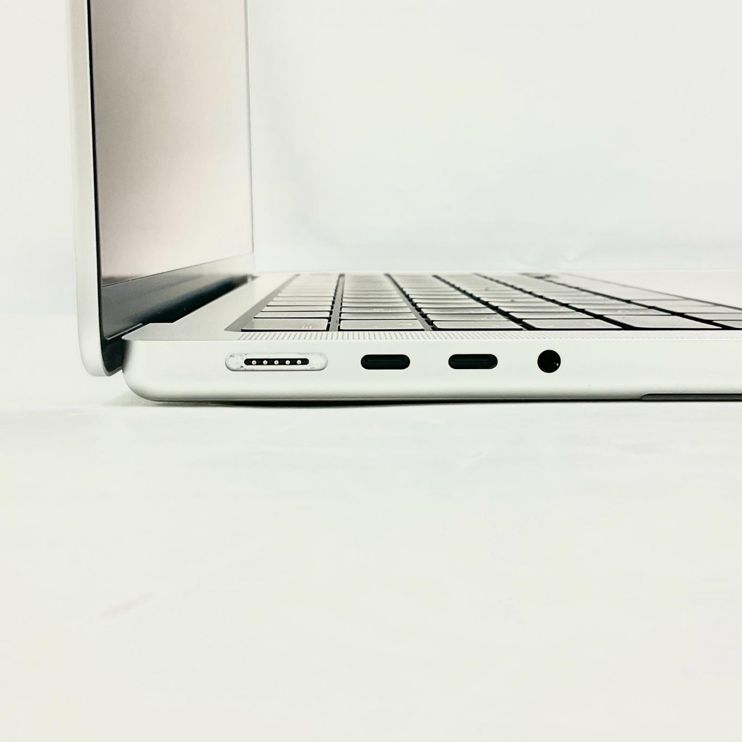 【全額返金保証】【最速発送】Apple MacBook Pro 14インチ 2024 Apple M4 16GB SSD 1TB シルバー 100% 美品 動作確認済