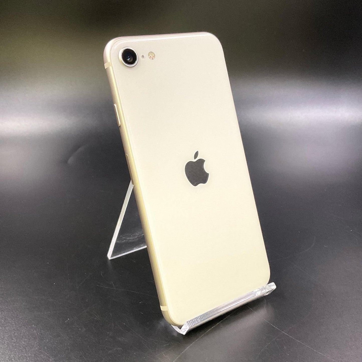 【全額返金保証】【最速発送】Apple iPhone iPhone SE（第3世代） 64GB スターライト docomo 白ロム 動作確認済 81%