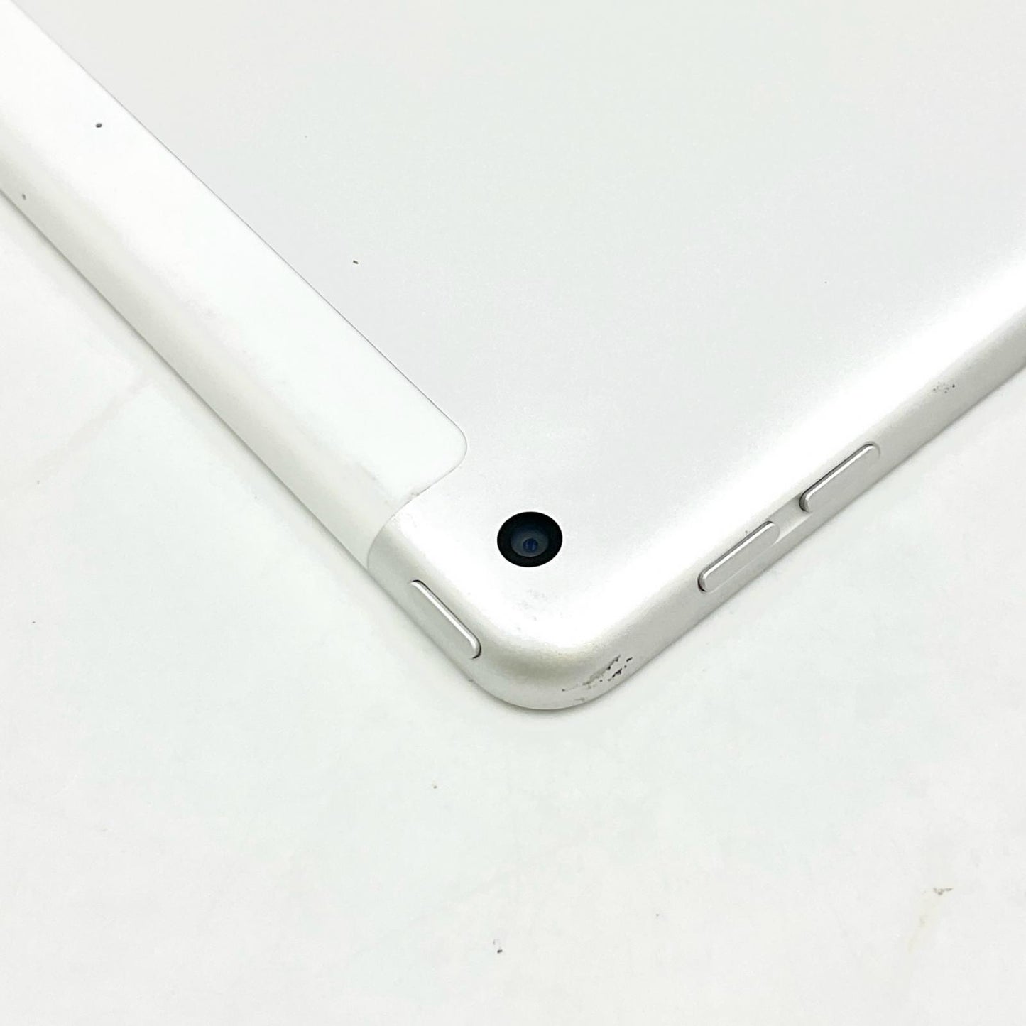 【全額返金保証】【最速発送】Apple iPad iPad 10.2インチ 第7世代 32GB シルバー WiFi+Cellular Softbank 白ロム 動作確認済