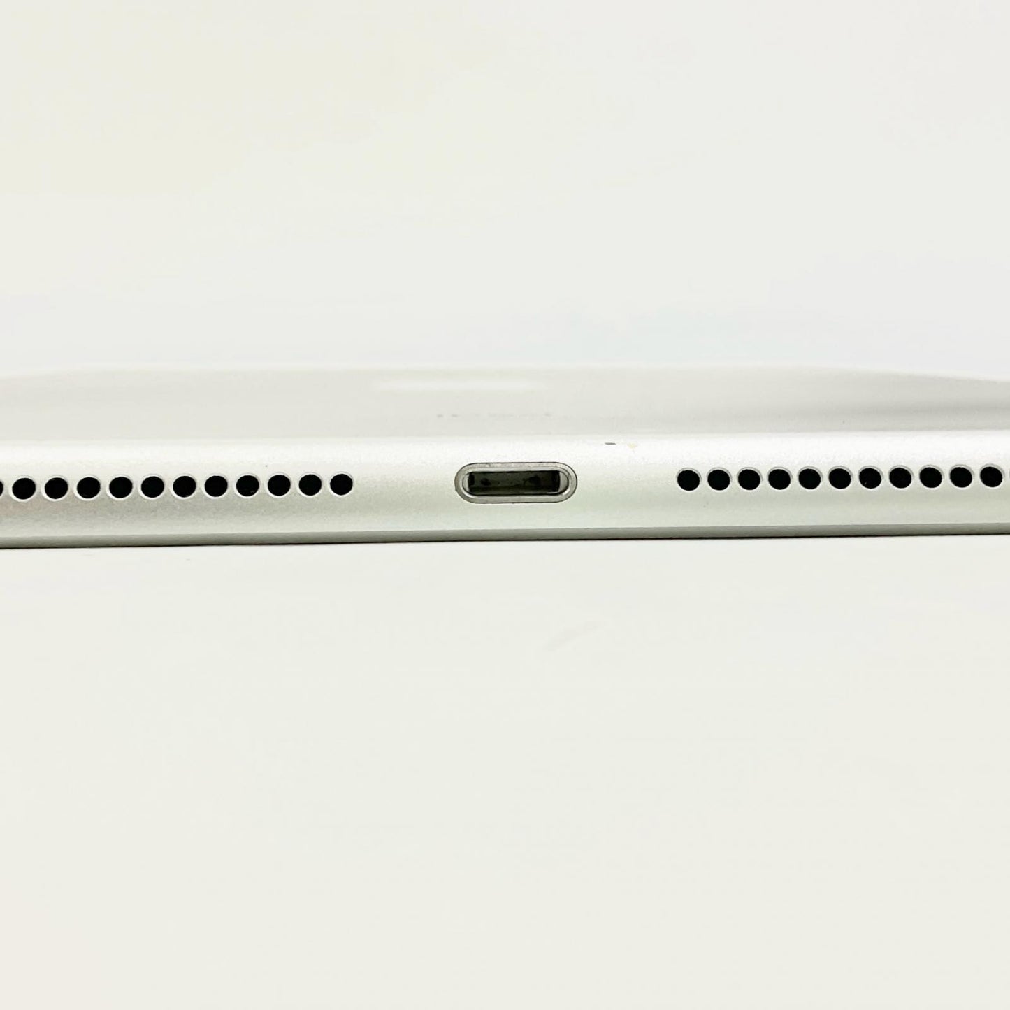 【全額返金保証】【最速発送】Apple iPad iPad 10.2インチ 第7世代 32GB シルバー WiFi+Cellular Softbank 白ロム 動作確認済