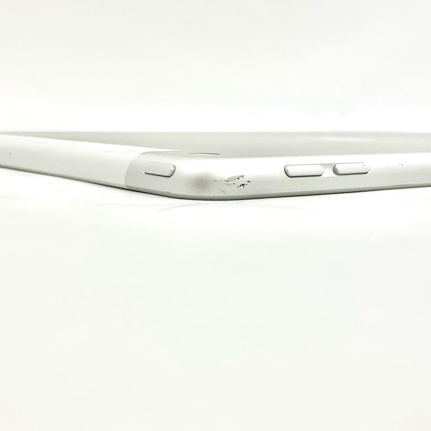 【全額返金保証】【最速発送】Apple iPad iPad 10.2インチ 第7世代 32GB シルバー WiFi+Cellular Softbank 白ロム 動作確認済