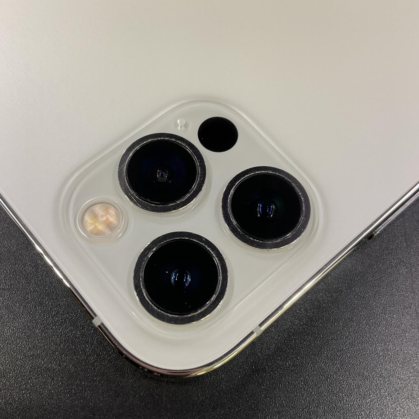 【最速発送】Apple iPhone iPhone 12 Pro 128GB シルバー docomo 白ロム【難有】 86%