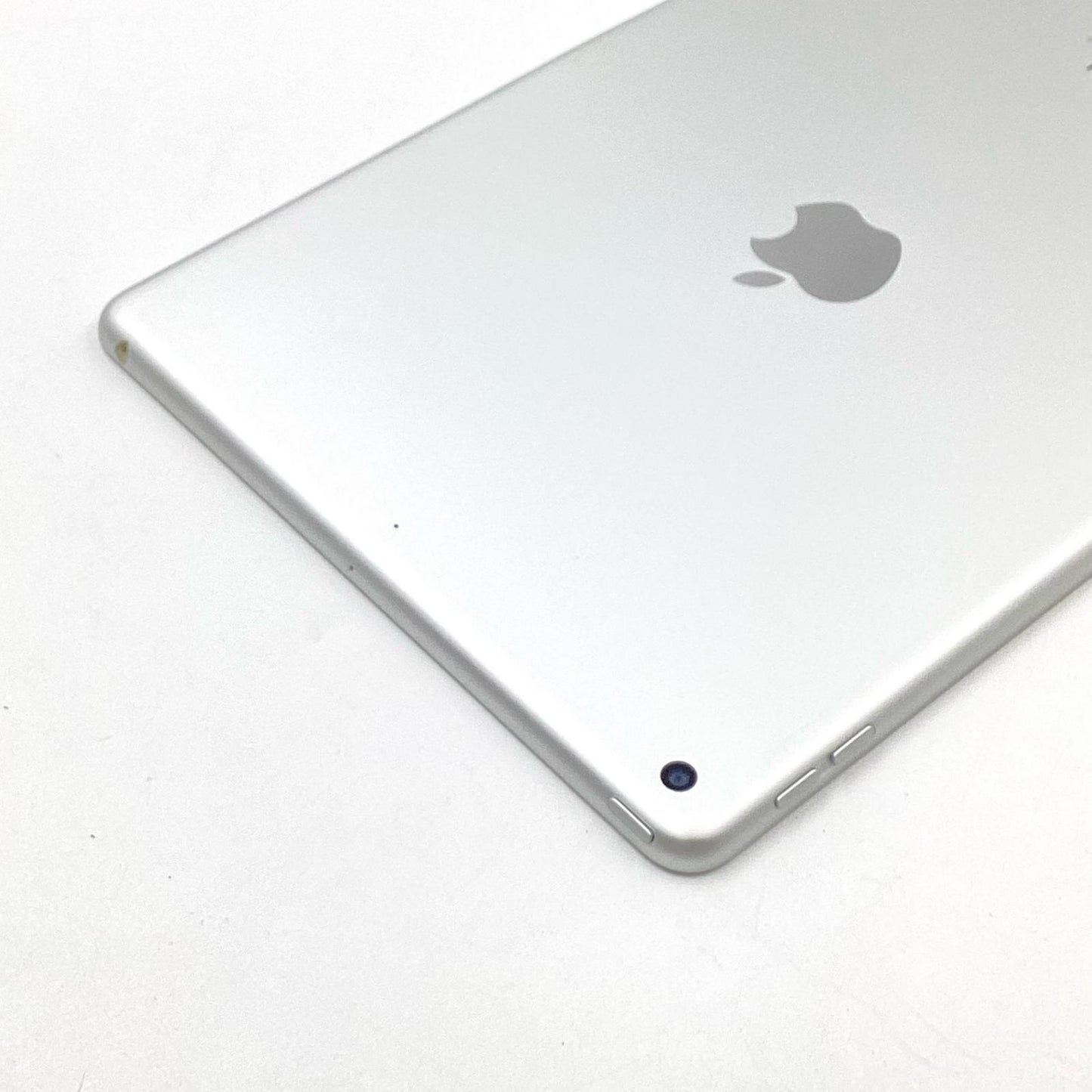 【全額返金保証】【最速発送】Apple iPad iPad 10.2インチ 第9世代 64GB シルバー Wi-Fi 動作確認済