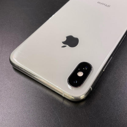 【全額返金保証】【最速発送】Apple iPhone iPhone XS 64GB シルバー docomo 白ロム 動作確認済 80%