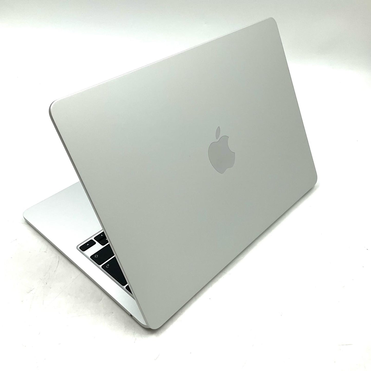 【全額返金保証】【最速発送】Apple MacBook Air 13インチ 2022 Apple M2 8GB SSD 256GB シルバー 100% 超美品 動作確認済