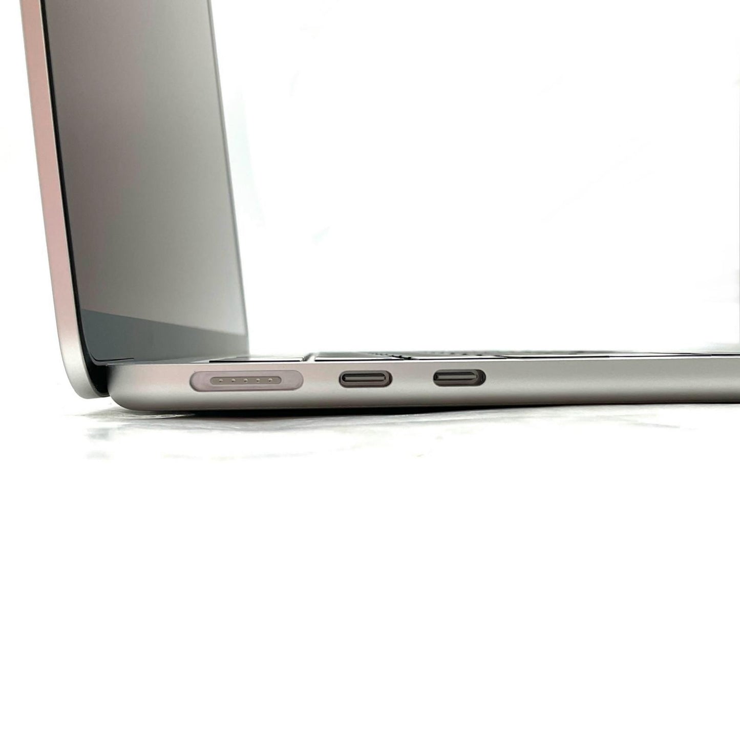 【全額返金保証】【最速発送】Apple MacBook Air 13インチ 2022 Apple M2 8GB SSD 256GB シルバー 100% 超美品 動作確認済