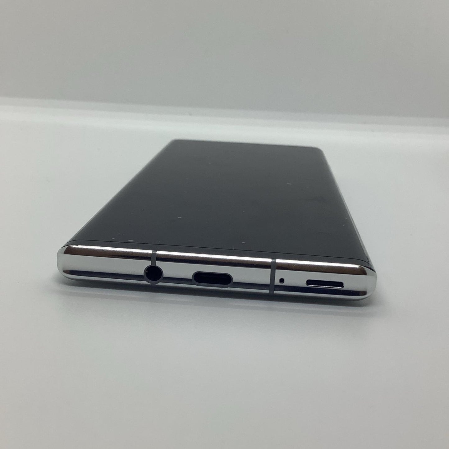 【全額返金保証】【最速発送】SHARP AQUOS R6 128GB ホワイト docomo SIMフリー SH-51B 白ロム 超美品 動作確認済