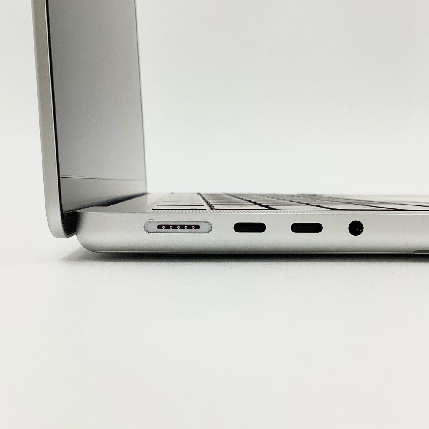 【全額返金保証】【最速発送】Apple MacBook Pro 14インチ 2021 Apple M1 Max 32GB SSD 1TB シルバー 94% 美品 動作確認済