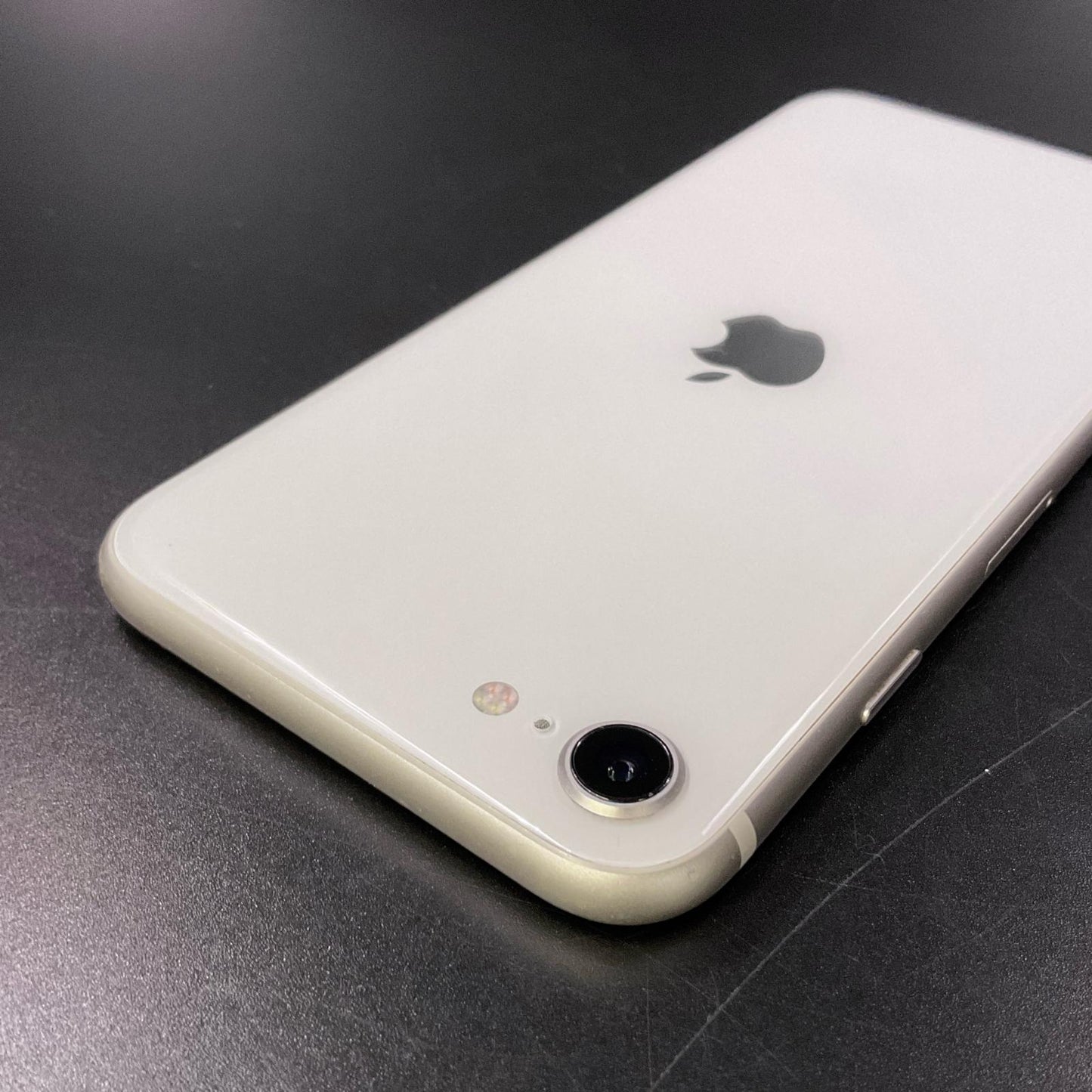 【全額返金保証】【最速発送】Apple iPhone iPhone SE（第3世代） 64GB スターライト SIMフリー 白ロム 動作確認済 76%