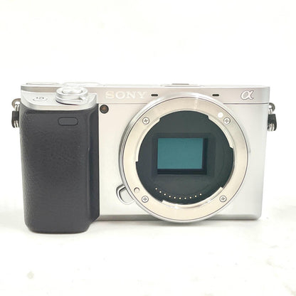 【全額返金保証】【最速発送】Sony デジタル一眼 α6400 ILCE-6400Y ダブルズームレンズキット シルバー 動作確認済