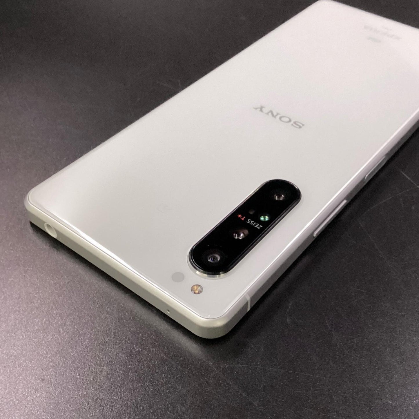 【全額返金保証】【最速発送】Sony Xperia 1 II 128GB ホワイト au SOG01 白ロム 動作確認済