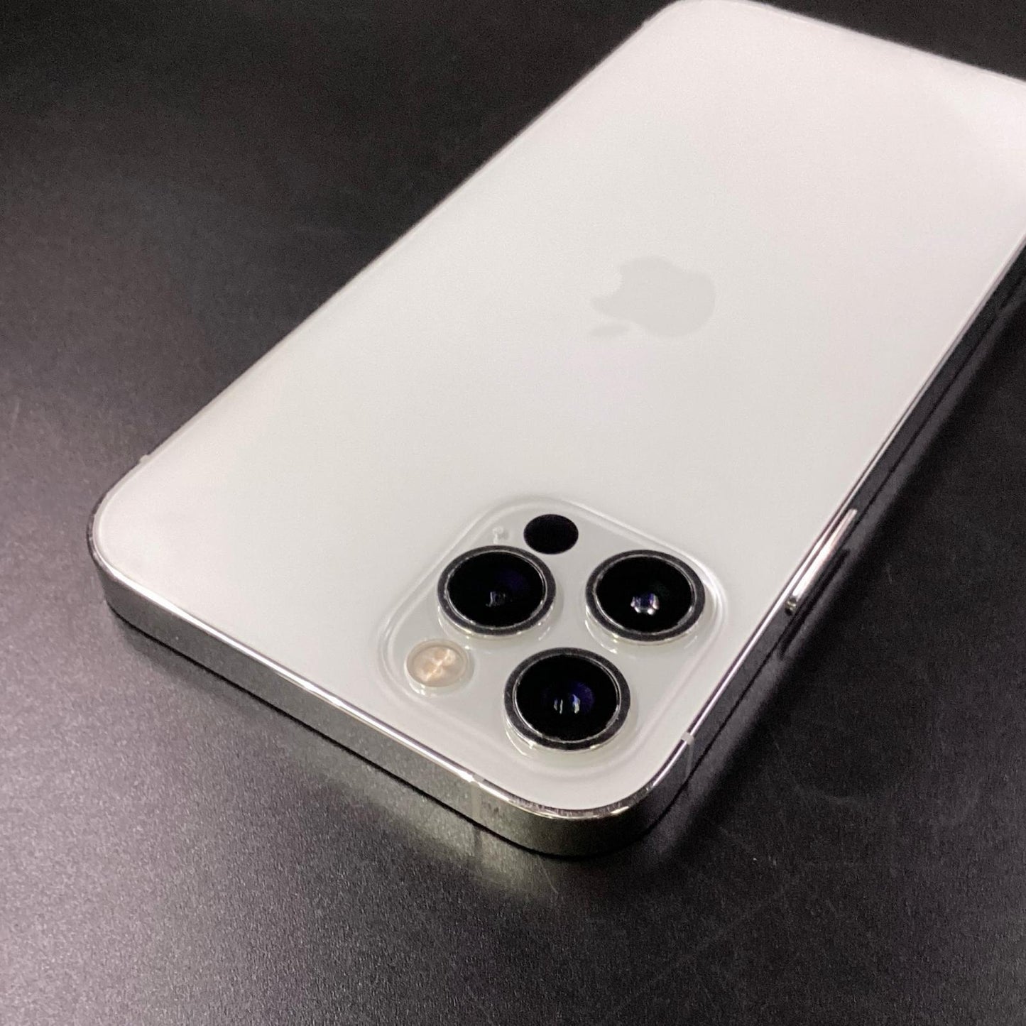 【全額返金保証】【最速発送】Apple iPhone iPhone 12 Pro 256GB シルバー Softbank SIMフリー 白ロム 動作確認済 78%