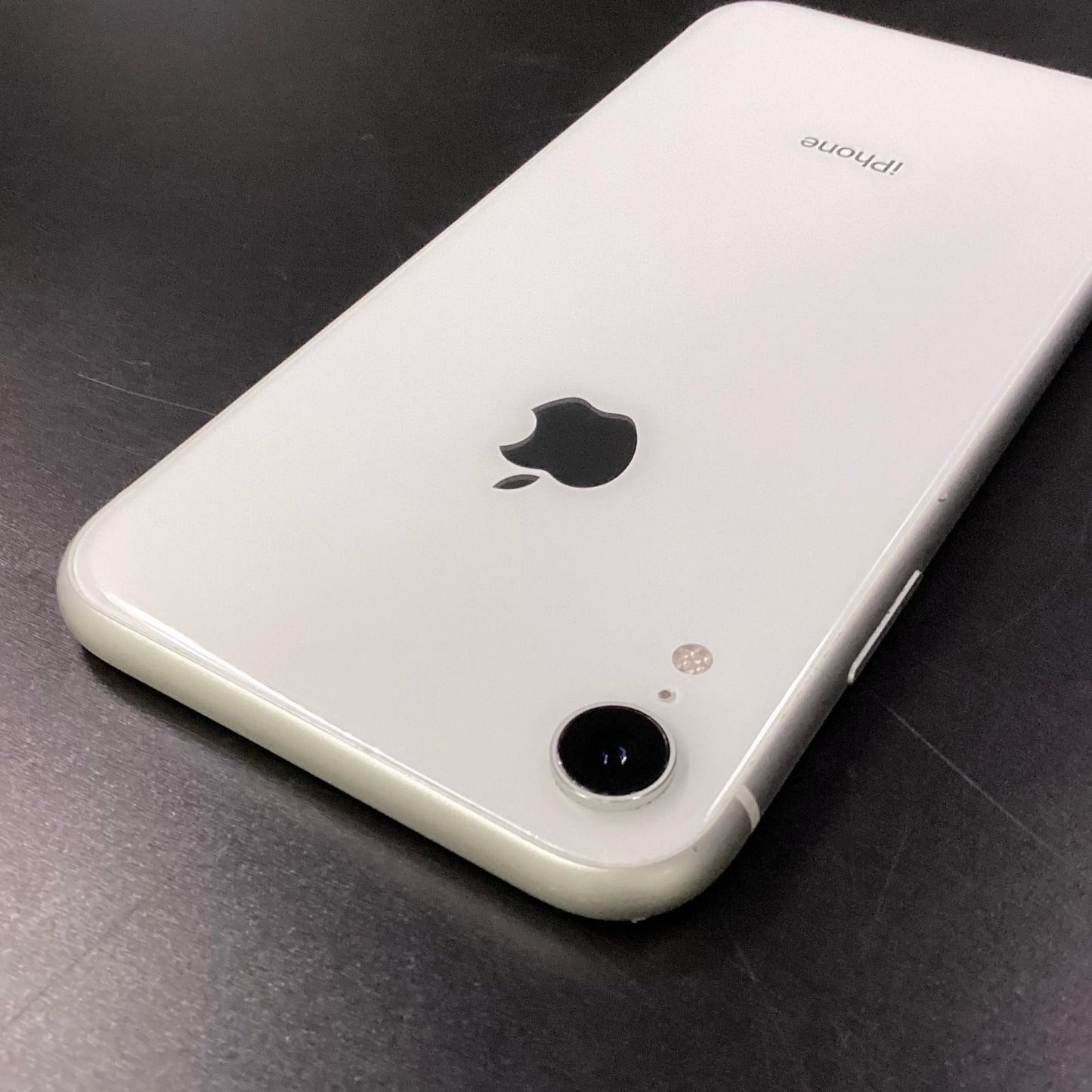 【全額返金保証】【最速発送】Apple iPhone iPhone XR 64GB ホワイト Softbank 白ロム 動作確認済 78%