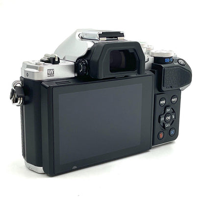 【全額返金保証】【最速発送】OLYMPUS デジタル一眼 OM-D E-M10 Mark III ボディ [シルバー] シルバー 動作確認済
