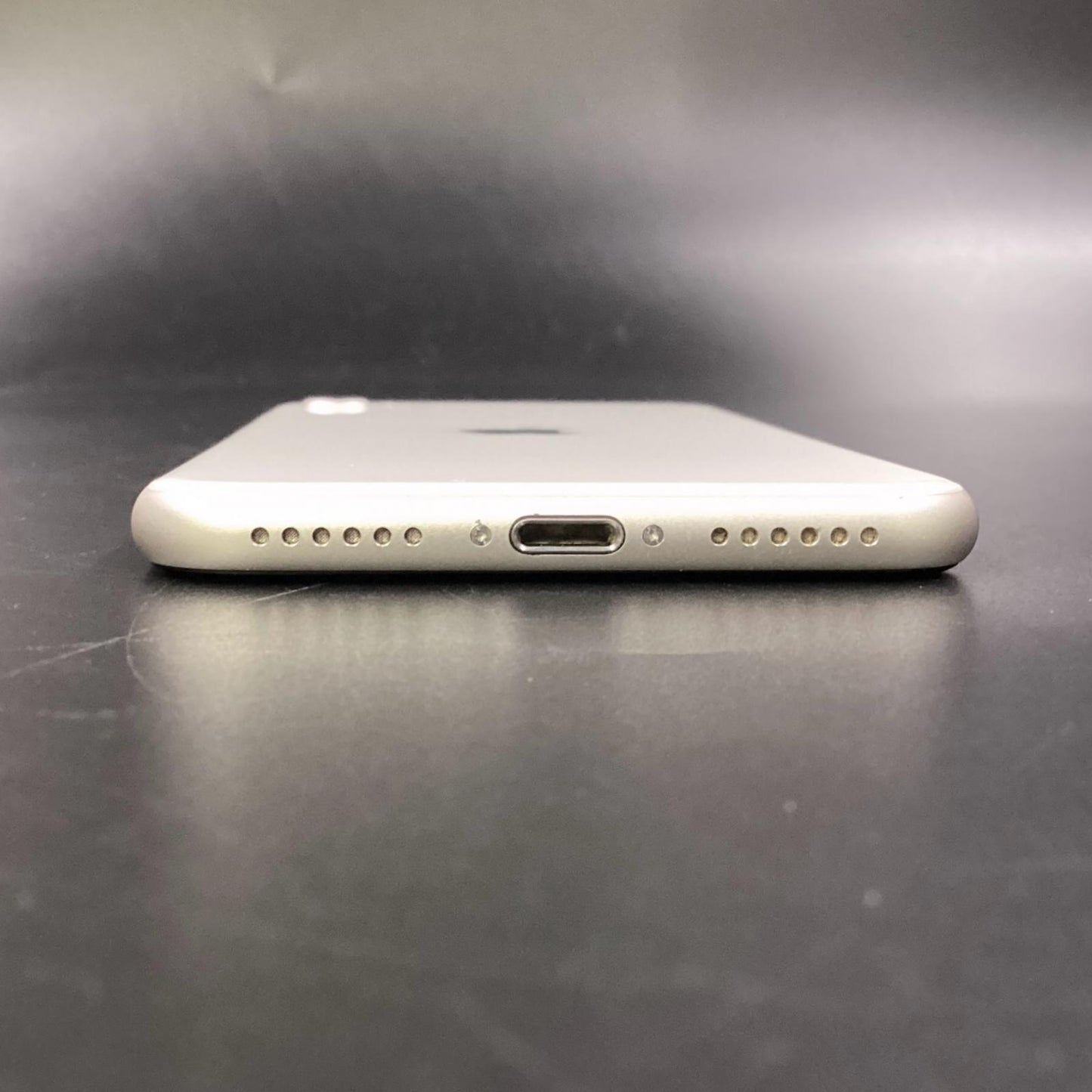 【全額返金保証】【最速発送】Apple iPhone iPhone SE（第3世代） 128GB スターライト au 白ロム 動作確認済 84%