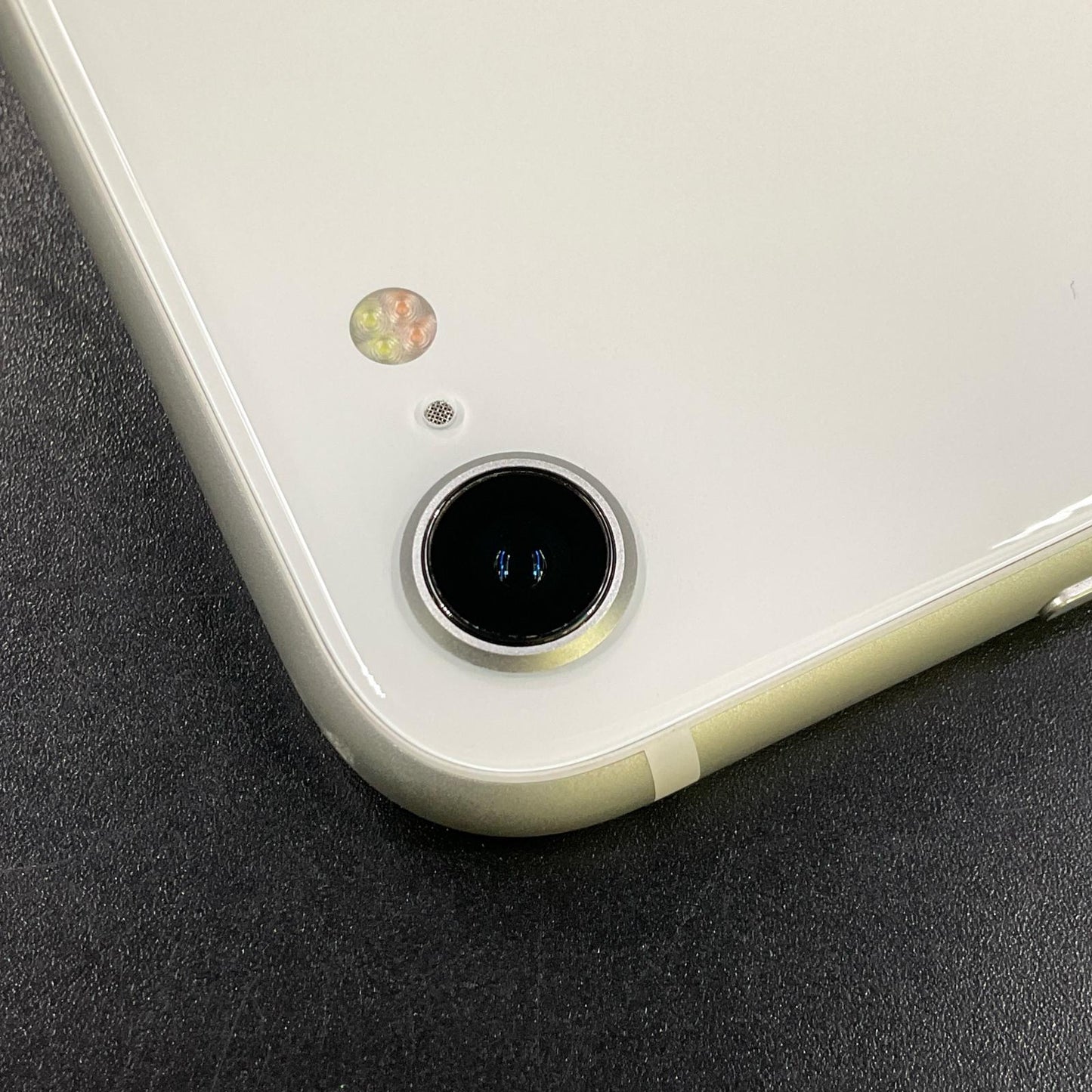 【全額返金保証】【最速発送】Apple iPhone iPhone SE（第2世代） 64GB ホワイト SIMフリー 白ロム 動作確認済 76%
