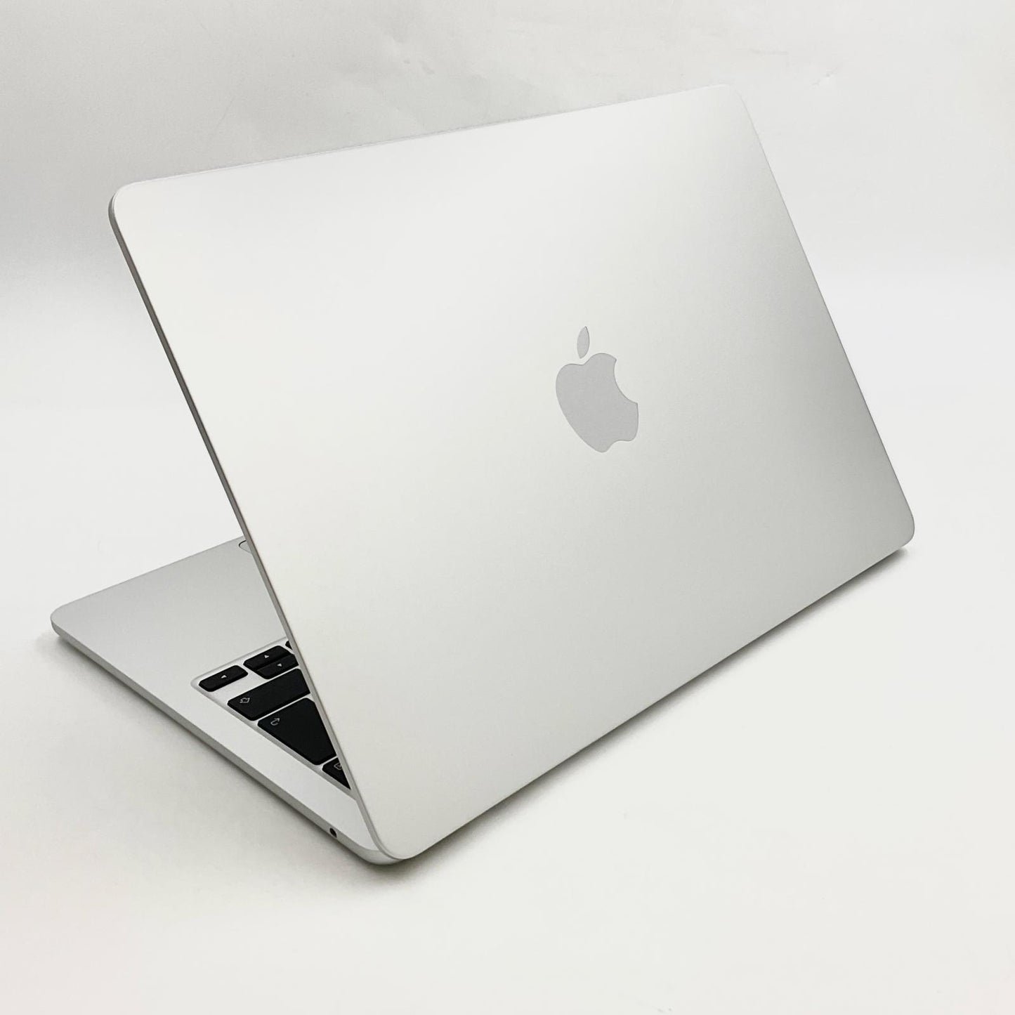 【全額返金保証】【最速発送】Apple MacBook Air 13.6インチ 2024 Apple M3 16GB SSD 256GB シルバー 100% 美品 動作確認済
