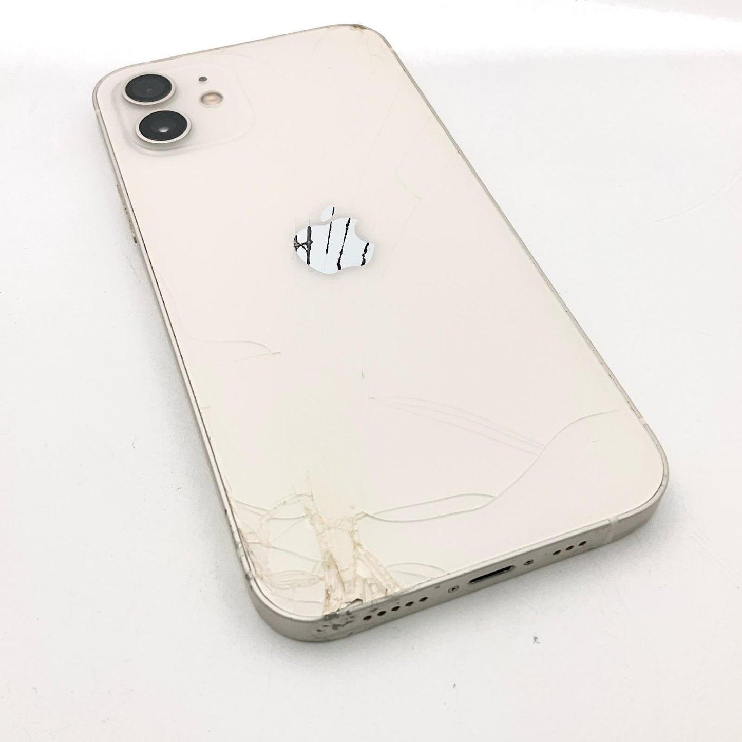 【最速発送】Apple iPhone iPhone 12 64GB ホワイト docomo 白ロム【難有】 79%