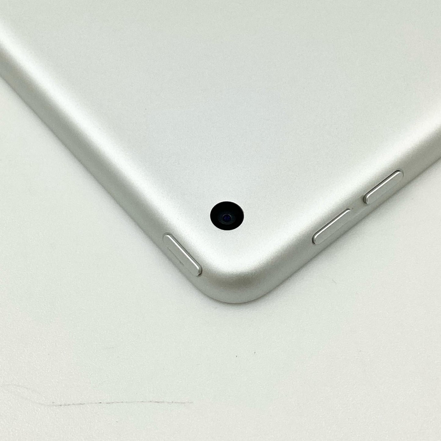 【全額返金保証】【最速発送】Apple iPad iPad 10.2インチ 第9世代 64GB シルバー Wi-Fi 動作確認済