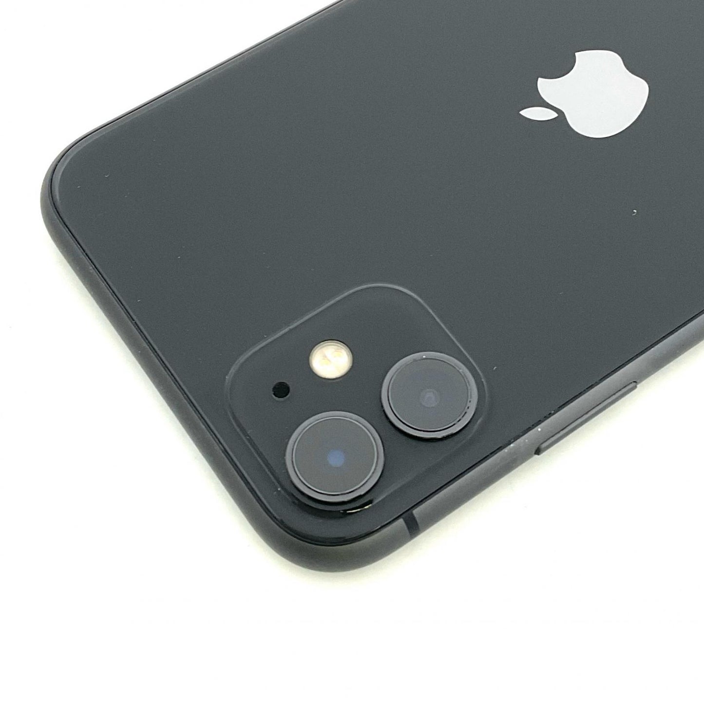 【全額返金保証】【最速発送】Apple iPhone iPhone 11 64GB ブラック docomo 白ロム 動作確認済 87%