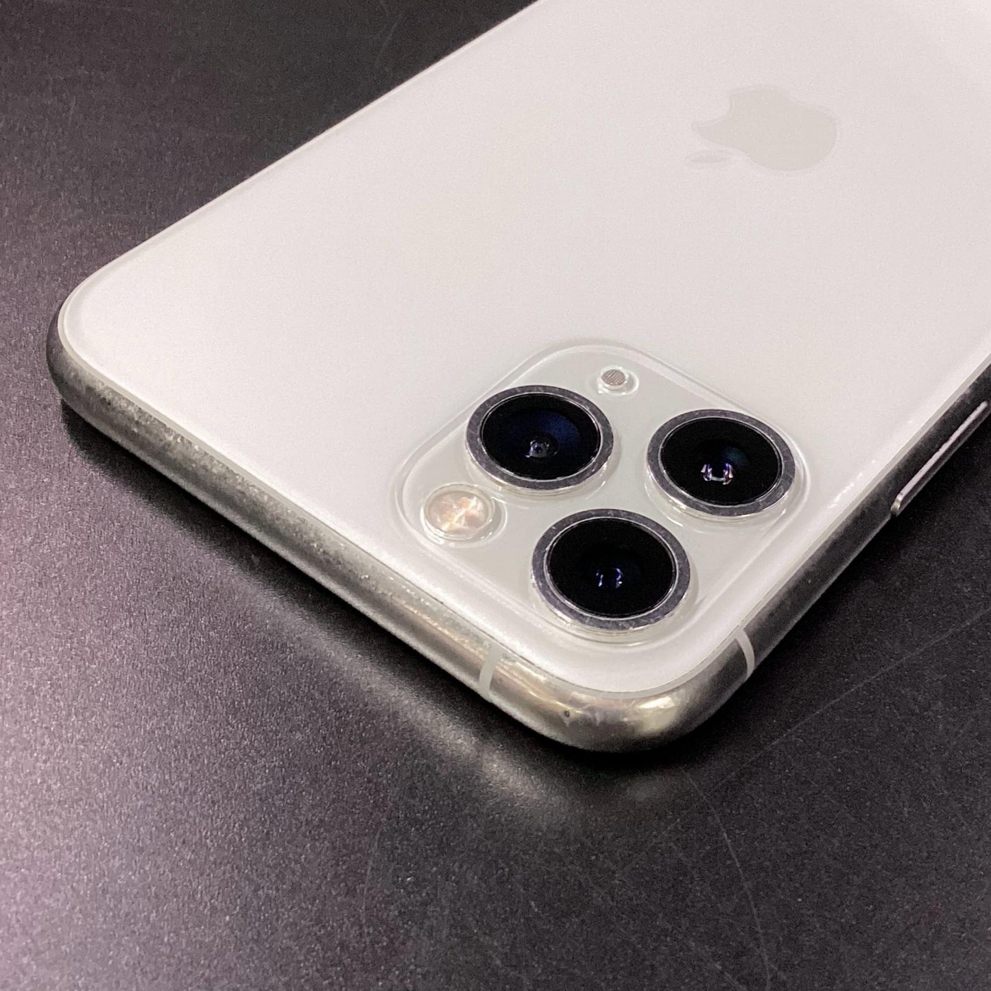 【全額返金保証】【最速発送】Apple iPhone iPhone 11 Pro 256GB シルバー Softbank 白ロム 動作確認済 82%