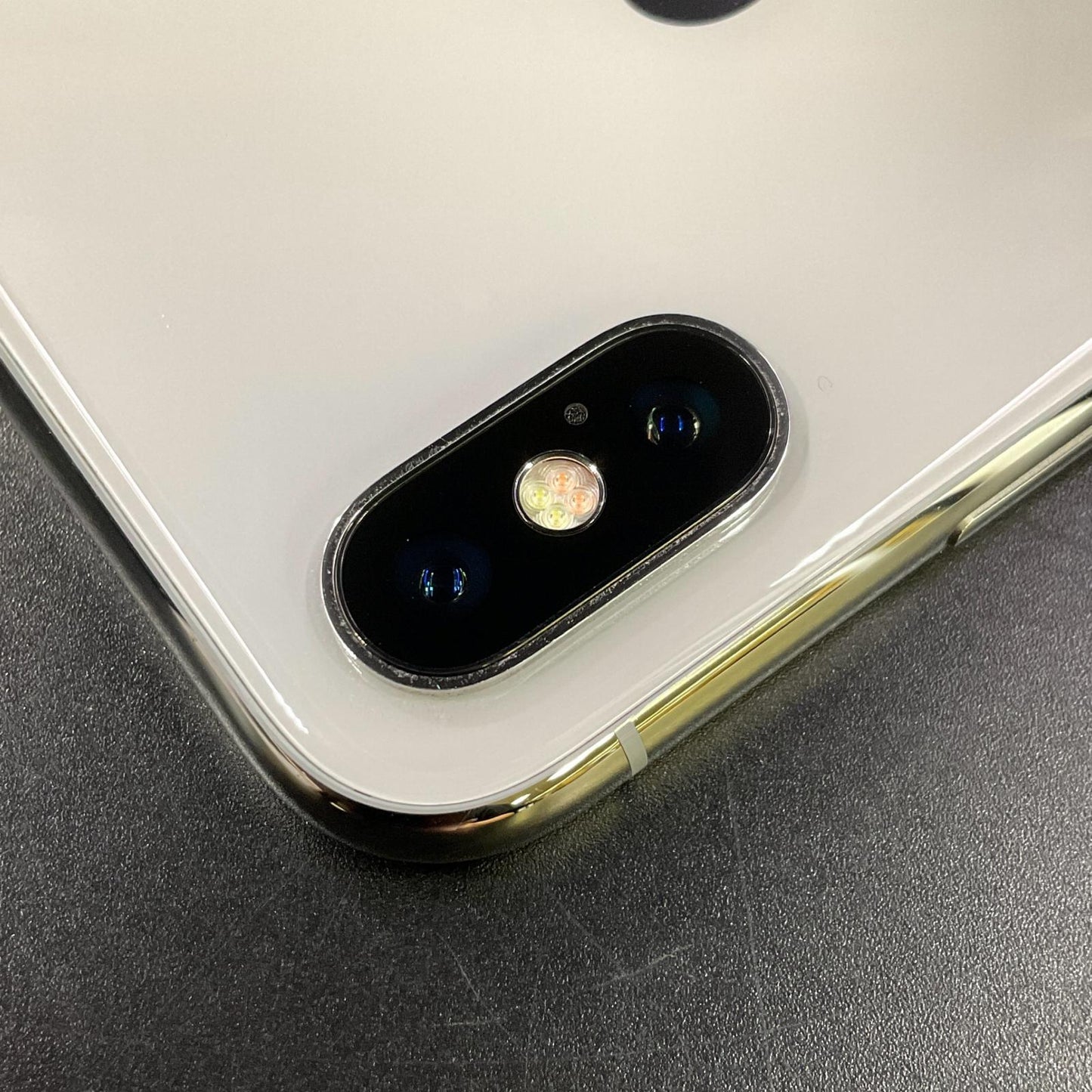 【全額返金保証】【最速発送】Apple iPhone iPhone X 64GB シルバー docomo 白ロム 動作確認済 82%