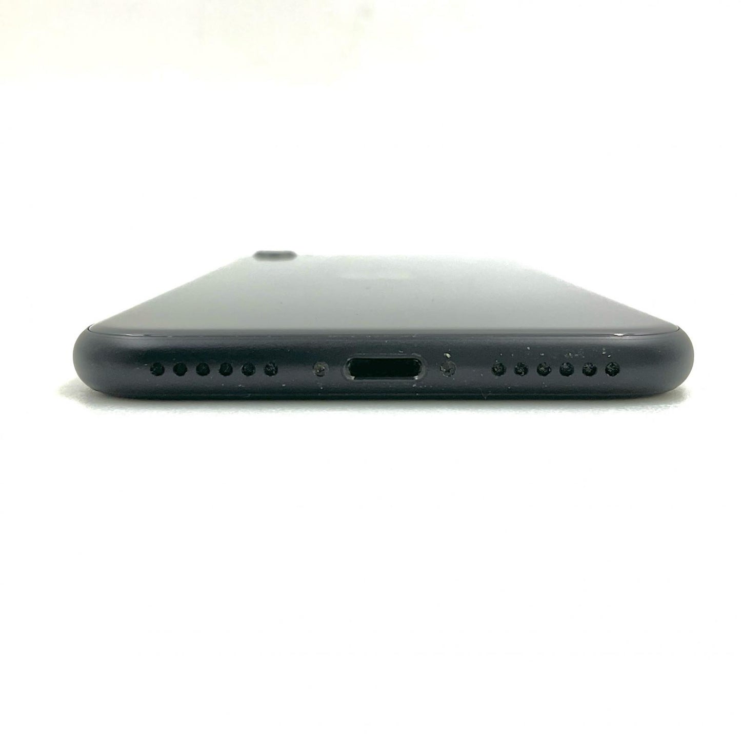 【全額返金保証】【最速発送】Apple iPhone iPhone SE（第2世代） 128GB ブラック docomo 白ロム 動作確認済 77%