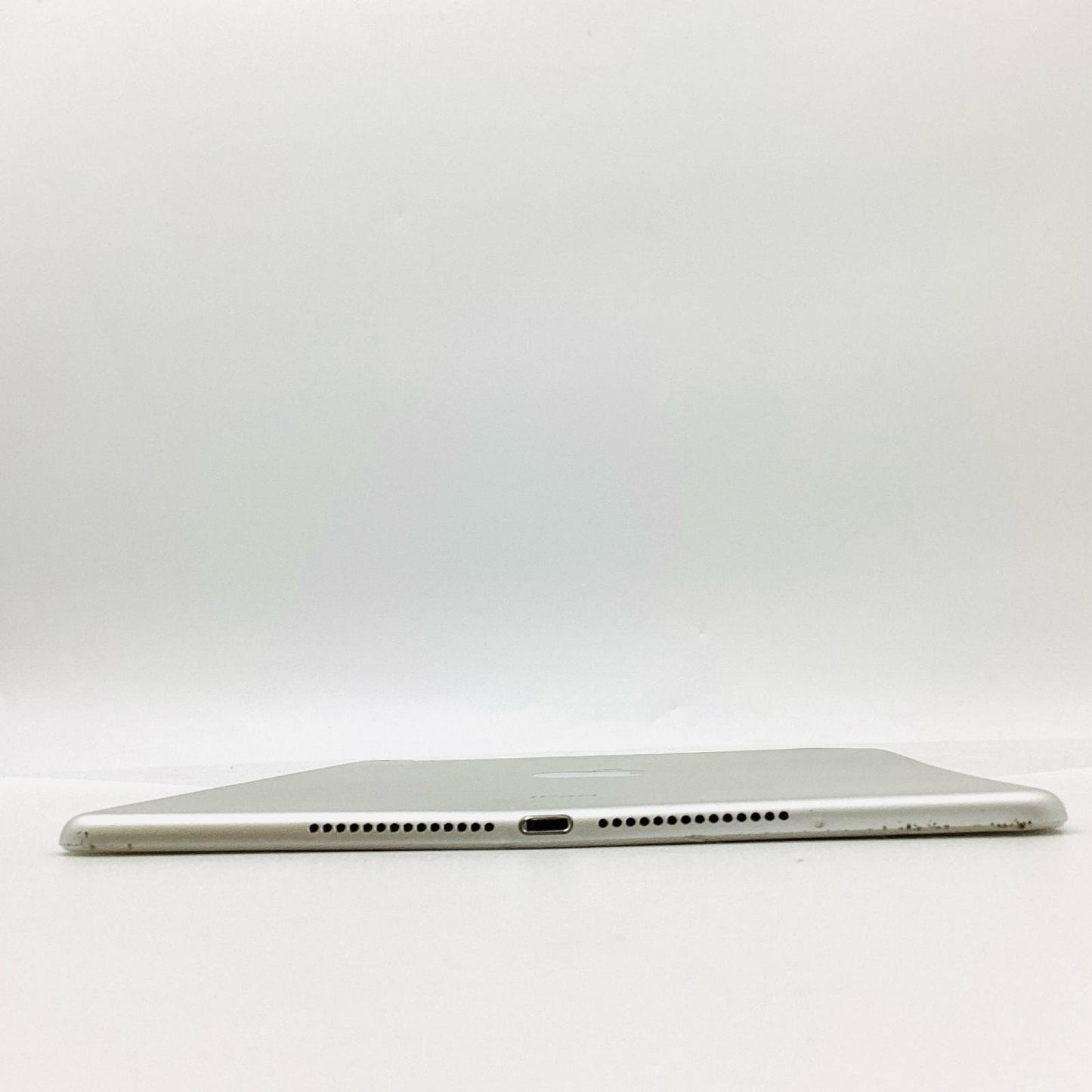 【最速発送】Apple iPad Air 9.7インチ 第2世代 64GB シルバー WiFi+Cellular docomo SIMフリー 白ロム【難有】