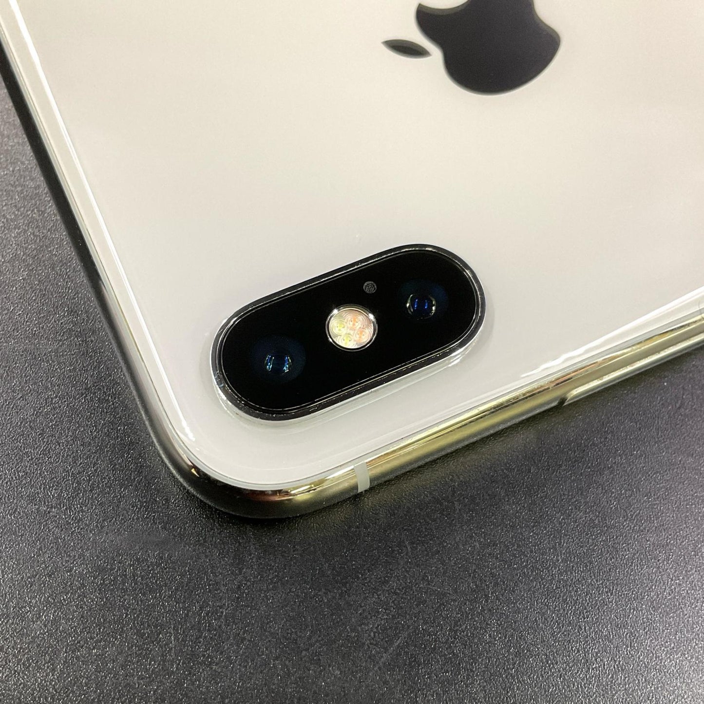 【全額返金保証】【最速発送】Apple iPhone iPhone X 64GB シルバー docomo 白ロム 動作確認済 82%