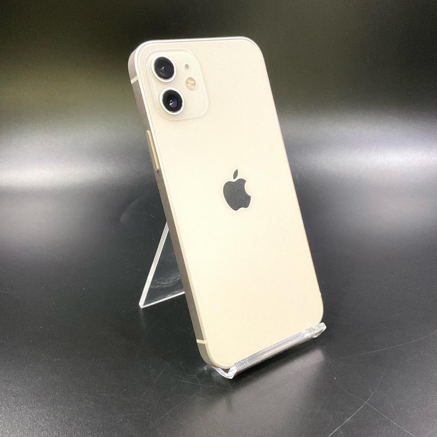 【全額返金保証】【最速発送】Apple iPhone iPhone 12 64GB ホワイト docomo 白ロム 動作確認済 77%