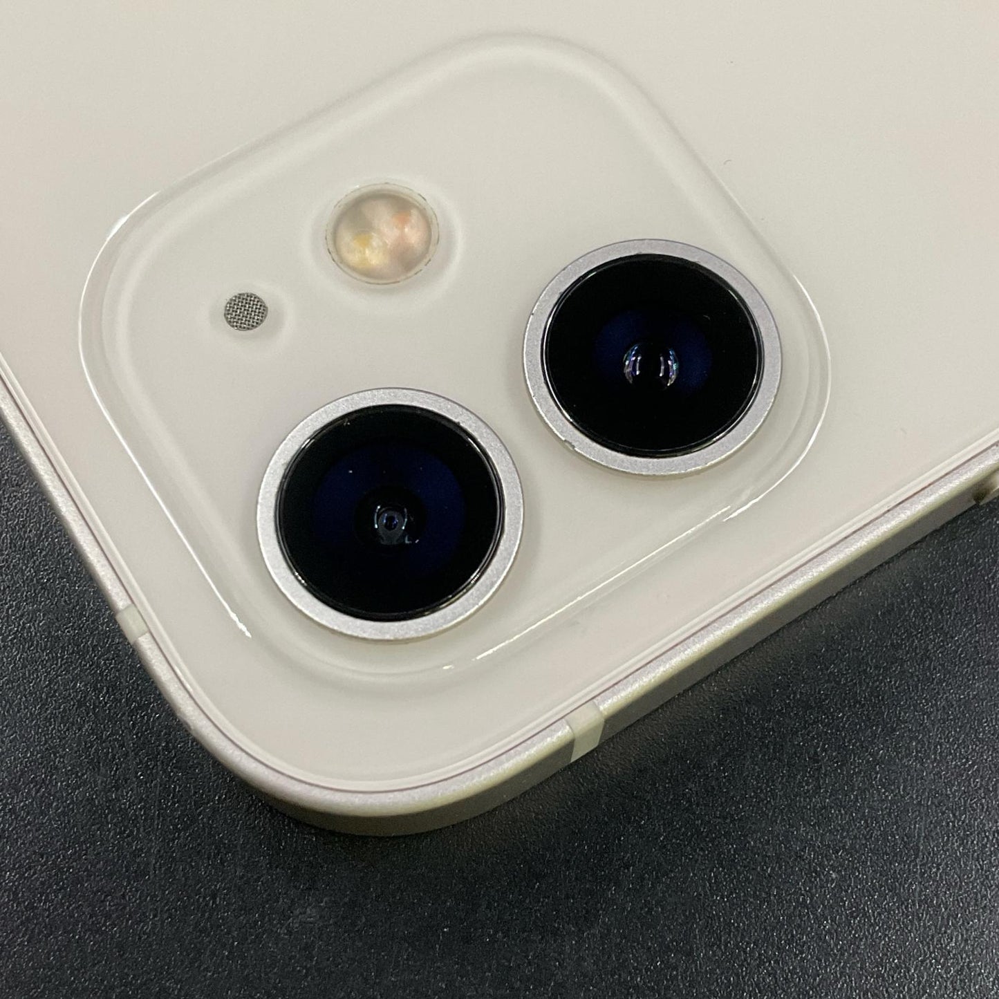 【全額返金保証】【最速発送】Apple iPhone iPhone 12 64GB ホワイト docomo 白ロム 動作確認済 77%