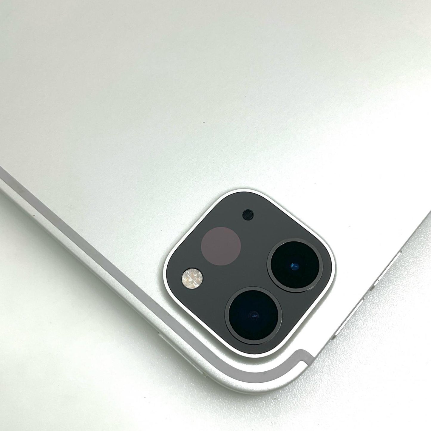 【最速発送】Apple iPad Pro 11インチ 第2世代 256GB シルバー WiFi+Cellular au 白ロム【難有】