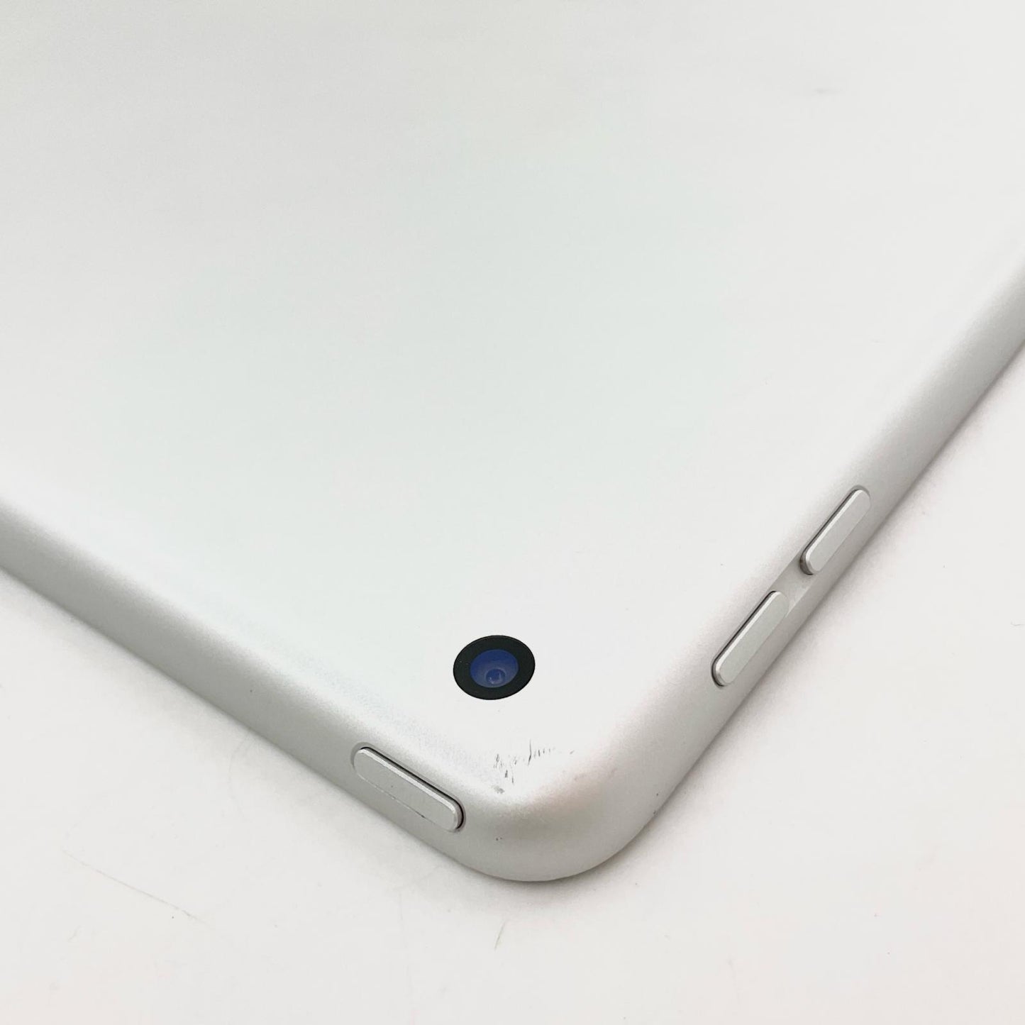 【全額返金保証】【最速発送】Apple iPad iPad 10.2インチ 第9世代 64GB シルバー Wi-Fi 動作確認済