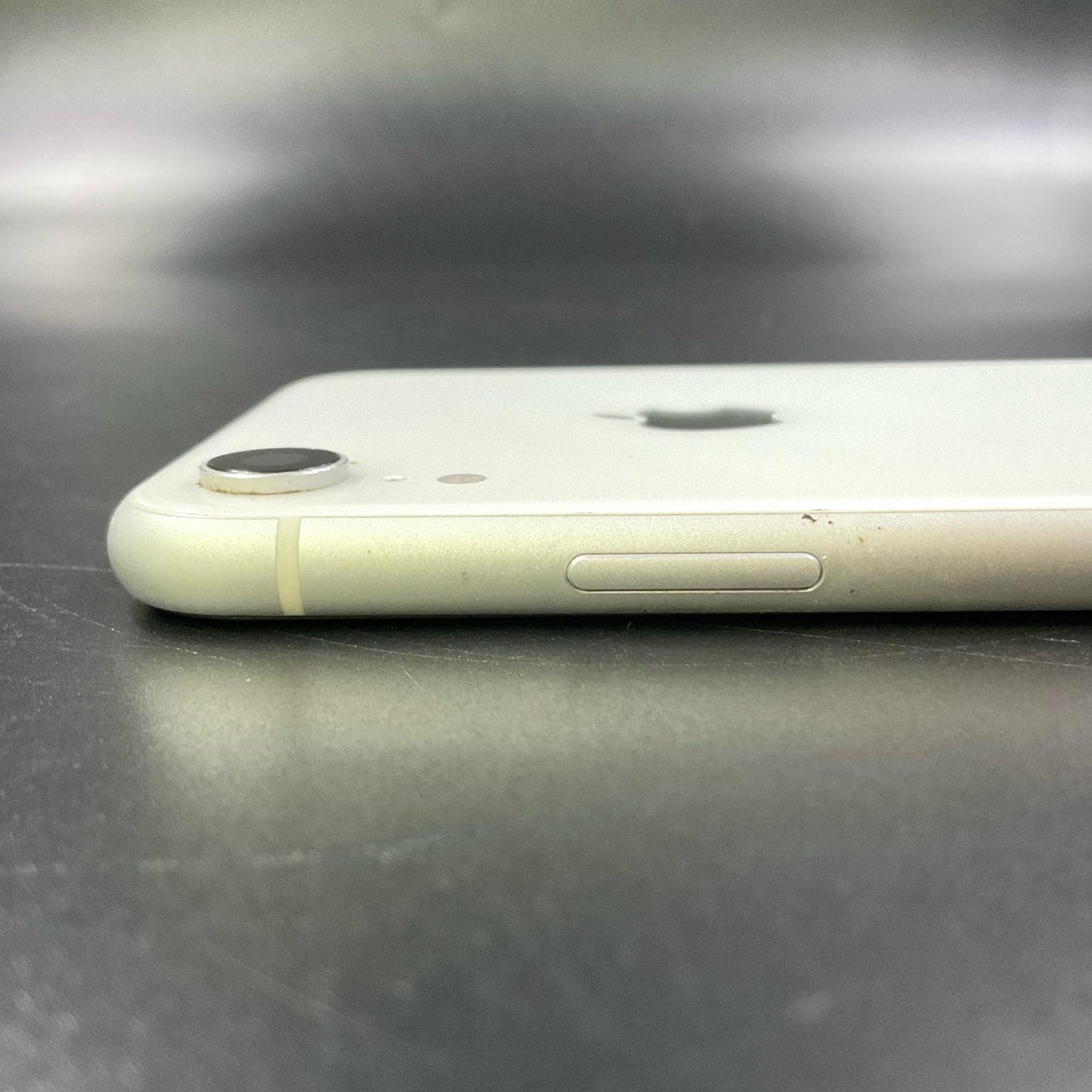 【全額返金保証】【最速発送】Apple iPhone iPhone XR 64GB ホワイト docomo 白ロム 動作確認済 80%